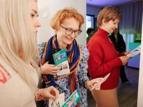 В Воронеже открылась выставка якутской художницы Миры Аргуновой «Соль земли»