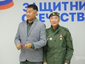 Якутянам вручили нагрудные знаки союза добровольцев Донбасса