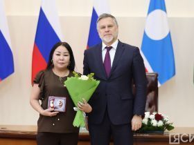 Высокие награды и почётные звания вручили якутянкам в преддверии 8 Марта