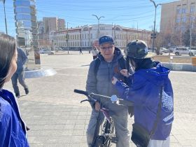 Георгиевские ленточки начали раздавать в Якутске