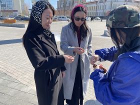 Георгиевские ленточки начали раздавать в Якутске