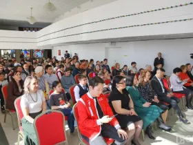 Петр Шамаев вручил дипломы победителям конкурса, приуроченного ко Дню сына в Якутии