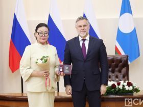 Высокие награды и почётные звания вручили якутянкам в преддверии 8 Марта