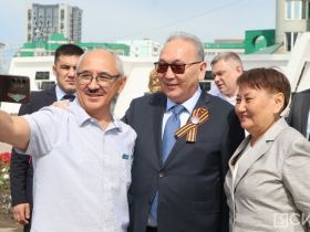 В Дни армейской культуры на площади Победы Якутска возложили цветы якутянам-героям