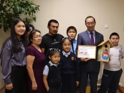 В Черском глава Якутии встретился с семьей Натальи Кемлиль