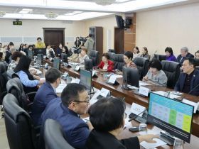 В парламенте Якутии обсудили проблемы и перспективы государственных и официальных языков