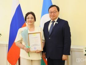 Государственные награды вручили медицинским работникам Якутии
