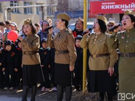 «Поём двором». В Якутске поздравили ветерана Великой Отечественной войны Кирилла Павлова