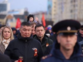 В Якутске прошла акция «Свеча памяти», посвященная 81-й годовщине Победы