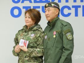 Якутянам вручили нагрудные знаки союза добровольцев Донбасса