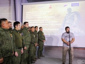 Работы фронтовых фотографов и художника показали в Якутске