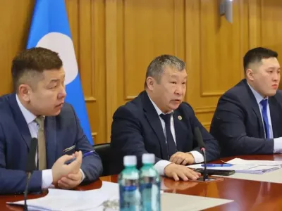 Дмитрий Садовников поручил ускорить завоз грузов в Арктику