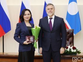 Высокие награды и почётные звания вручили якутянкам в преддверии 8 Марта