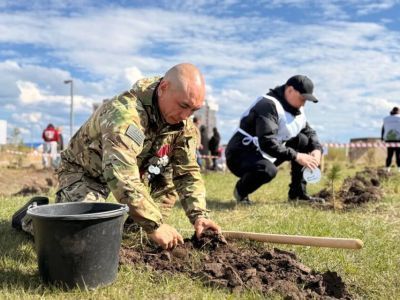 В Якутии ветераны СВО присоединились к акции «Сад памяти»