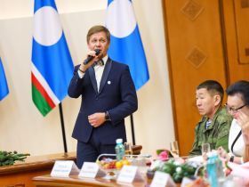 Айсен Николаев вручил государственные награды отличившимся якутянам