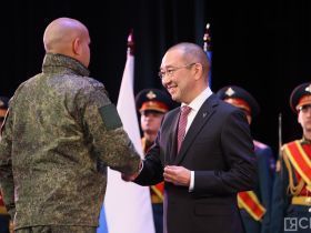 На Антифашистском форуме в Якутске наградили участников специальной военной операции