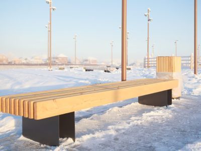 В исправительном учреждении изготовили скамейки и урны для общественного пространства