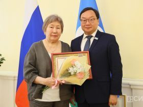 Государственные награды вручили медицинским работникам Якутии