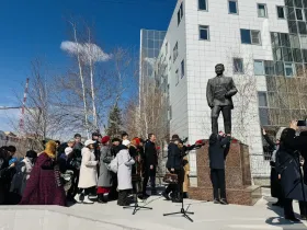 В День республики в Якутске почтили память Степана Васильева