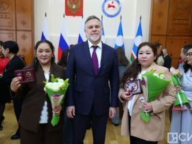 Высокие награды и почётные звания вручили якутянкам в преддверии 8 Марта