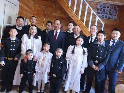 Глава Якутии поздравил с Днем семьи, любви и верности